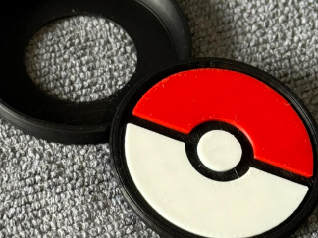 Snap badge (Pokeball) £1
