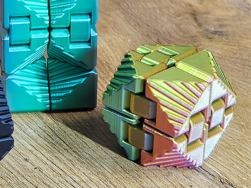 Infinity Cube / Ball £3